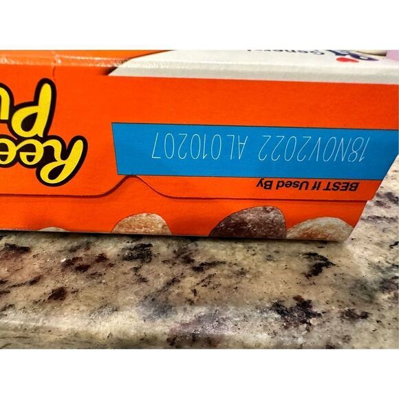 Limited Edition- KAWS X REESE'S PUFFS CEREAL BOX - Picture 4 of 8